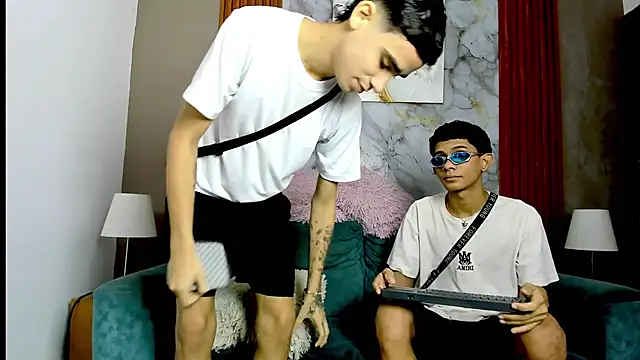 Snapshot of TWINKS_BOYSX chatting on 05-25-26, 01:21 TWINKS BOYSX online show from 05-25-26, 01:21