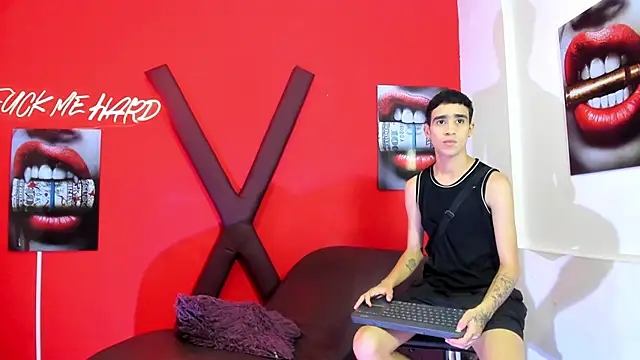 Snapshot of TWINKS_BOYSX chatting on 05-08-26, 01:42 TWINKS BOYSX online show from 05-08-26, 01:42