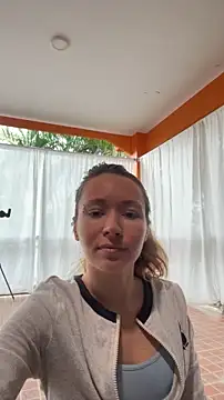 Snapshot of Mini_girl_do_it_better chatting on 05-10-26, 02:37 Mini girl do it better online show from 05-10-26, 02:37
