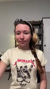 Snapshot of Mini_girl_do_it_better chatting on 06-03-26, 09:52 Mini girl do it better online show from 06-03-26, 09:52