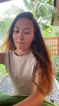 Snapshot of Mini_girl_do_it_better chatting on 05-16-26, 01:26 Mini girl do it better online show from 05-16-26, 01:26