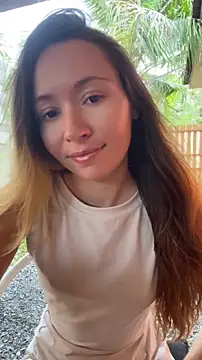 Snapshot of Mini_girl_do_it_better chatting on 05-16-26, 01:37 Mini girl do it better online show from 05-16-26, 01:37