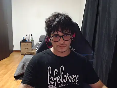 Snapshot of lilgothboy chatting on 05-05-26, 05:32 lilgothboy online show from 05-05-26, 05:32