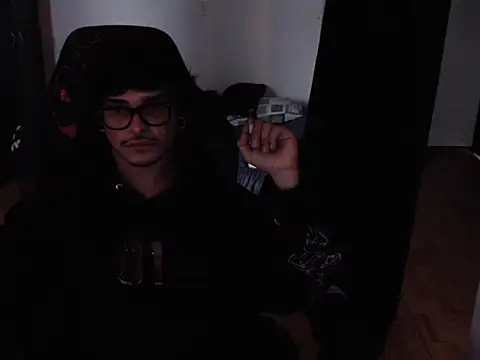 Snapshot of lilgothboy chatting on 05-08-26, 08:12 lilgothboy online show from 05-08-26, 08:12