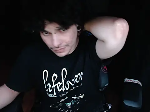 Snapshot of lilgothboy chatting on 06-12-26, 06:11 lilgothboy online show from 06-12-26, 06:11