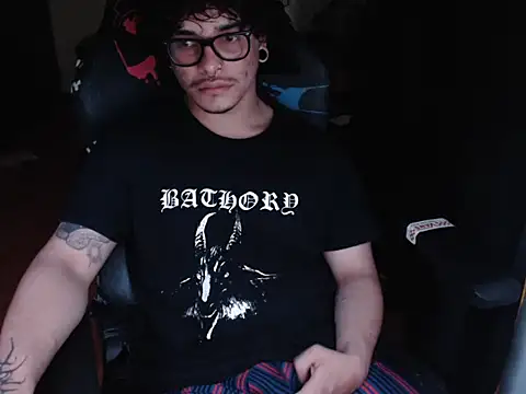 Snapshot of lilgothboy chatting on 06-04-26, 04:11 lilgothboy online show from 06-04-26, 04:11