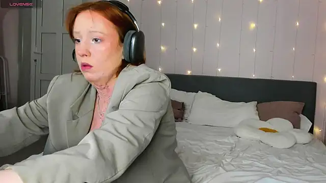 Snapshot of Maya_foxy chatting on 05-23-26, 03:05 Maya foxy online show from 05-23-26, 03:05