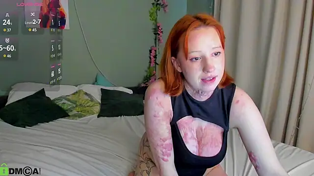 Snapshot of Maya_foxy chatting on 06-08-26, 11:33 Maya foxy online show from 06-08-26, 11:33