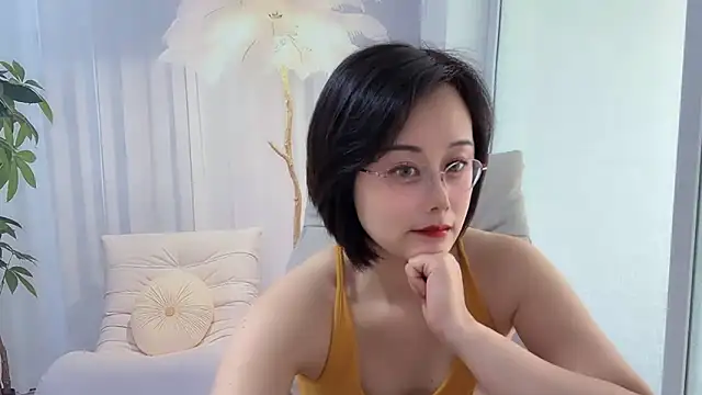 Snapshot of Naomi_Z chatting on 05-15-26, 11:03 Naomi Z online show from 05-15-26, 11:03