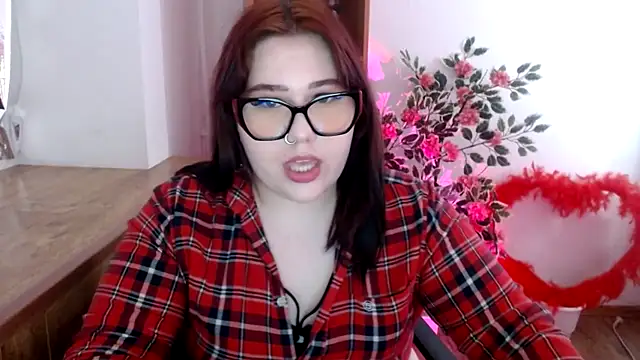 Snapshot of KarolinasHot chatting on 05-31-26, 06:02 KarolinasHot online show from 05-31-26, 06:02