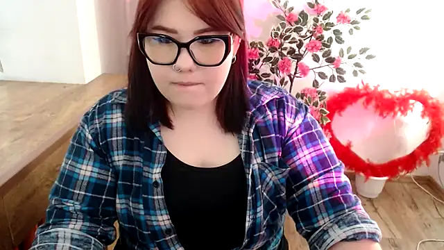Snapshot of KarolinasHot chatting on 06-14-26, 01:23 KarolinasHot online show from 06-14-26, 01:23