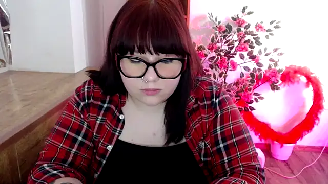 Snapshot of KarolinasHot chatting on 05-14-26, 09:45 KarolinasHot online show from 05-14-26, 09:45