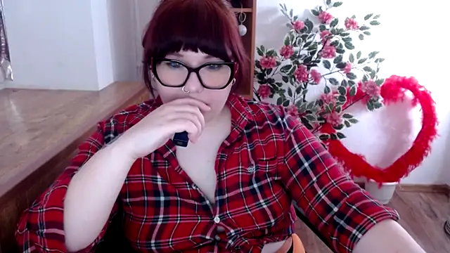 Snapshot of KarolinasHot chatting on 05-20-26, 12:40 KarolinasHot online show from 05-20-26, 12:40