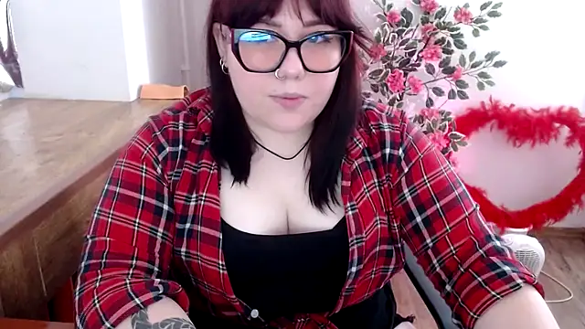 Snapshot of KarolinasHot chatting on 05-27-26, 05:31 KarolinasHot online show from 05-27-26, 05:31