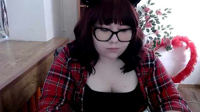 Snapshot of KarolinasHot chatting on 05-22-26, 05:11 KarolinasHot online show from 05-22-26, 05:11