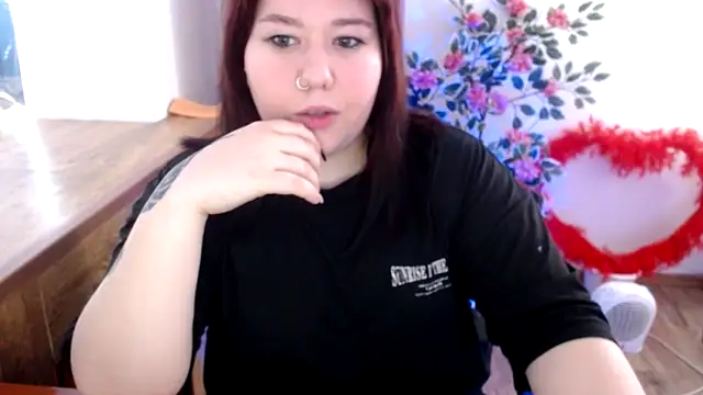 Snapshot of KarolinasHot chatting on 05-26-26, 10:35 KarolinasHot online show from 05-26-26, 10:35