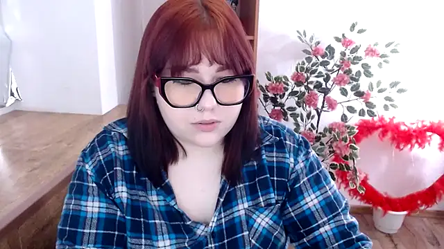 Snapshot of KarolinasHot chatting on 06-17-26, 05:01 KarolinasHot online show from 06-17-26, 05:01