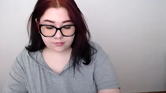 Snapshot of KarolinasHot chatting on 05-06-26, 07:45 KarolinasHot online show from 05-06-26, 07:45