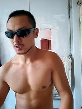 Snapshot of muscleboy63 chatting on 05-14-26, 12:07 muscleboy63 online show from 05-14-26, 12:07