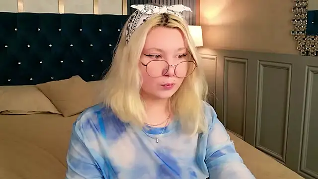 Cassey Well online show from 07-25-26, 04:46