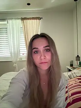 LillyStarr online show from 05-26-26, 03:32