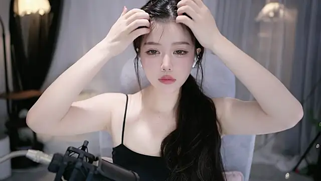 Snapshot of Cecily2 chatting on 05-25-26, 04:56 Cecily2 online show from 05-25-26, 04:56