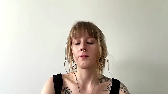 LaraLovely online show from 07-13-26, 03:44