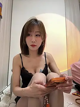 yumi44234 online show from 05-06-26, 06:28