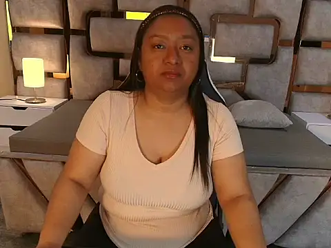 Snapshot of Rachell_Carter chatting on 05-17-26, 04:01 Rachell Carter online show from 05-17-26, 04:01