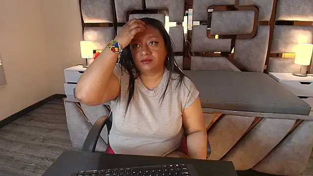 Snapshot of Rachell_Carter chatting on 05-21-26, 04:54 Rachell Carter online show from 05-21-26, 04:54