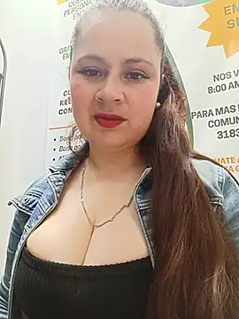 Snapshot of VANESSA__28 chatting on 05-30-26, 01:39 VANESSA 28 online show from 05-30-26, 01:39
