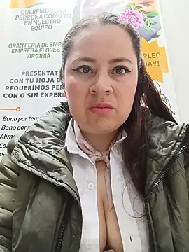 Snapshot of VANESSA__28 chatting on 06-11-26, 04:15 VANESSA 28 online show from 06-11-26, 04:15