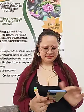 Snapshot of VANESSA__28 chatting on 05-22-26, 04:27 VANESSA 28 online show from 05-22-26, 04:27