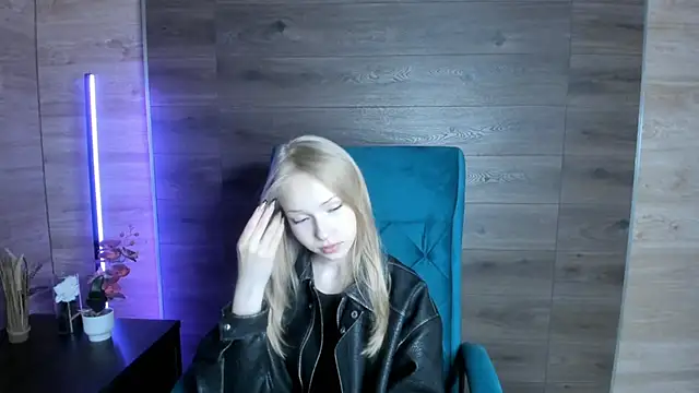LovvieLov online show from 05-06-26, 09:02