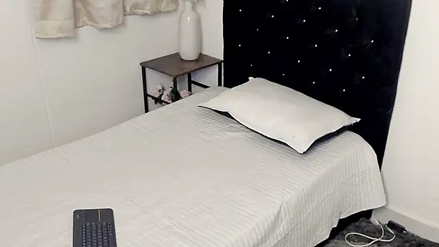 Melody vixxenx online show from 07-06-26, 12:06