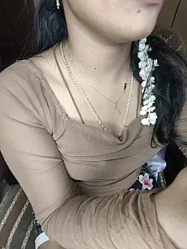 Snapshot of Tamil__Thara003 chatting on 06-23-26, 01:20 Tamil Thara003 online show from 06-23-26, 01:20