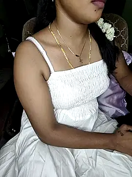 Snapshot of Tamil__Thara003 chatting on 06-03-26, 04:23 Tamil Thara003 online show from 06-03-26, 04:23