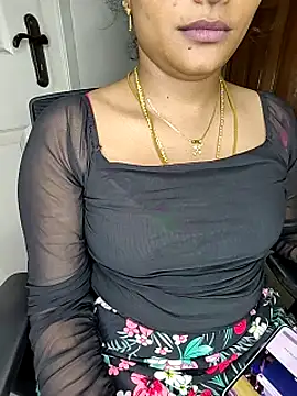 Snapshot of Tamil__Thara003 chatting on 06-21-26, 06:25 Tamil Thara003 online show from 06-21-26, 06:25