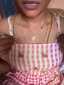 Snapshot of Tamil__Thara003 chatting on 06-20-26, 12:43 Tamil Thara003 online show from 06-20-26, 12:43