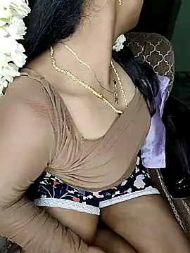 Snapshot of Tamil__Thara003 chatting on 06-02-26, 03:23 Tamil Thara003 online show from 06-02-26, 03:23