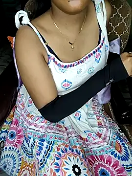 Snapshot of Tamil__Thara003 chatting on 05-28-26, 06:58 Tamil Thara003 online show from 05-28-26, 06:58