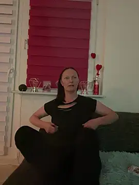 LindaLee90 online show from 06-25-26, 08:25