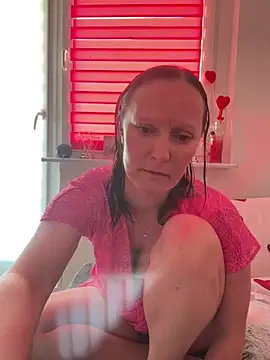 LindaLee90 online show from 06-25-26, 05:12