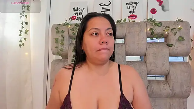 EmmyBellamy online show from 06-24-26, 02:04