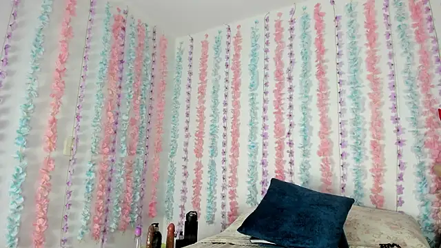 Snapshot of PaulinaThomson chatting on 06-17-26, 05:34 PaulinaThomson online show from 06-17-26, 05:34