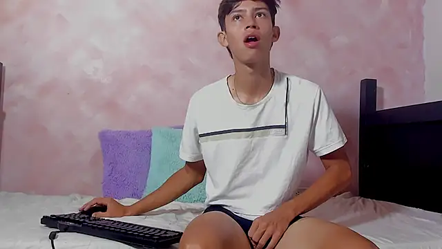 Baby noahtt online show from 05-16-26, 12:37