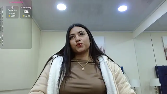 Snapshot of ValerieLyon_ chatting on 06-20-26, 08:14 ValerieLyon online show from 06-20-26, 08:14