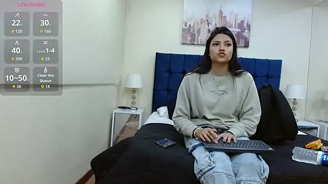 Snapshot of ValerieLyon_ chatting on 06-03-26, 08:13 ValerieLyon online show from 06-03-26, 08:13