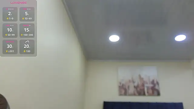 Snapshot of ValerieLyon_ chatting on 06-17-26, 09:25 ValerieLyon online show from 06-17-26, 09:25