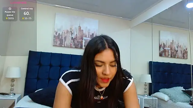 Snapshot of ValerieLyon_ chatting on 06-23-26, 07:01 ValerieLyon online show from 06-23-26, 07:01